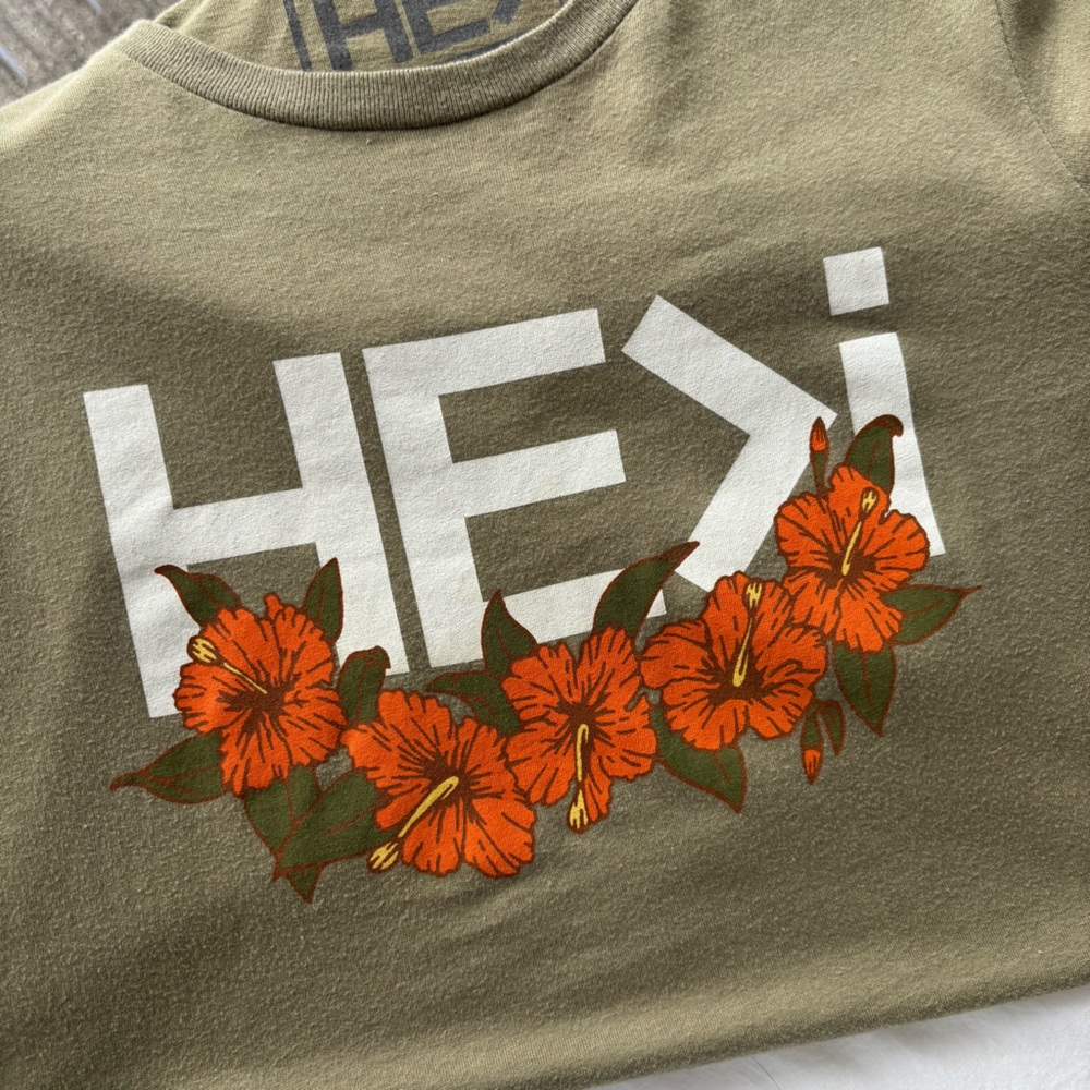 HE>i Graphic T-Shirt with Hibiscus Florals, XS